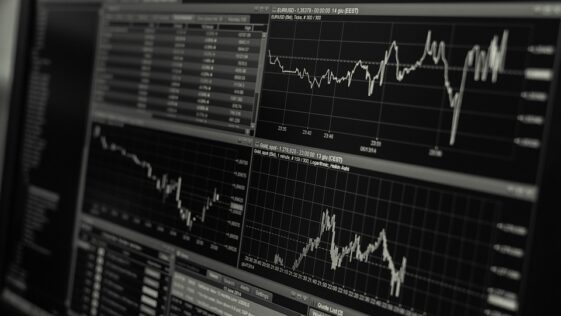US Stock Market Faces Volatility Amid Escalating Trade Tensions and Tariff Concerns