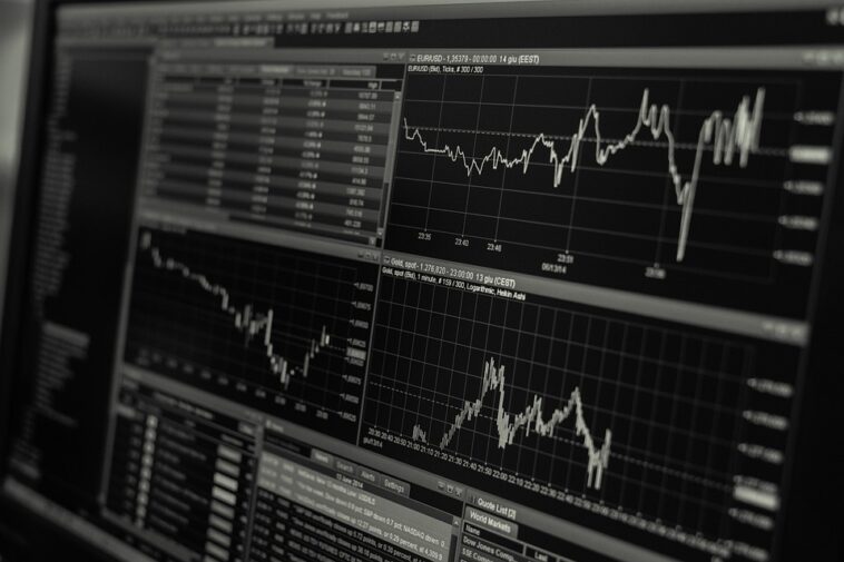 US Stock Market Faces Volatility Amid Escalating Trade Tensions and Tariff Concerns