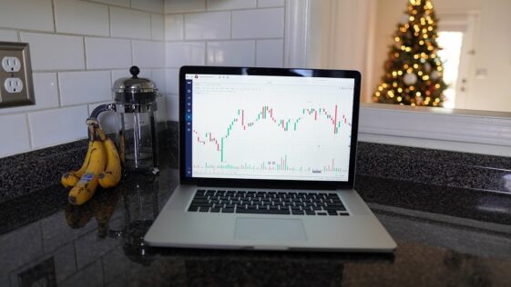 – The latest trade time is Wednesday, October 15, 05:48:13 PDT.